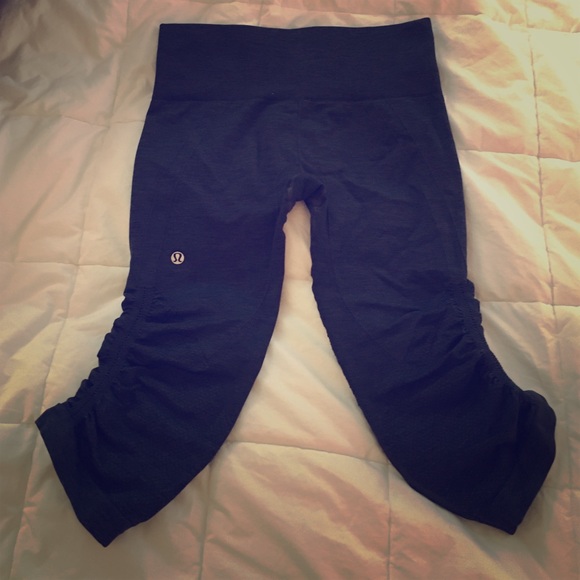 Lululemon In The Flow Crop - Picture 1 of 3